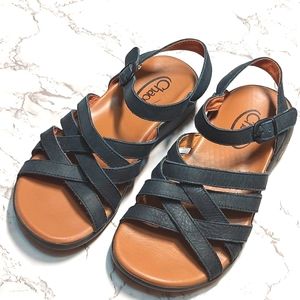 Chaco gray leather sandals, size 6